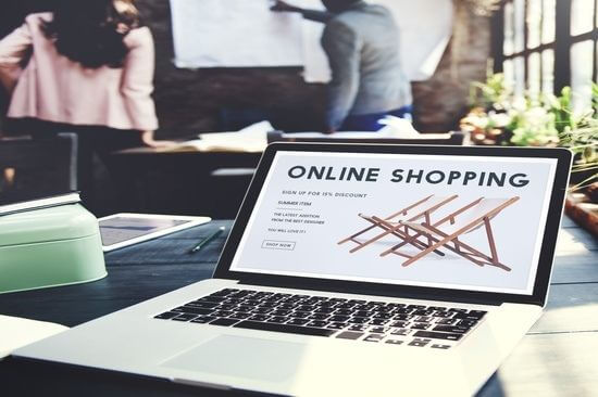 ordinateur appartenant a une personne qui fait du ecommerce